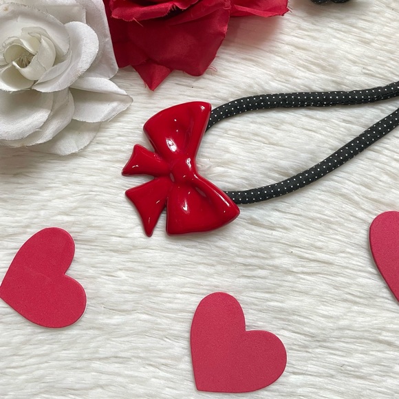 Y2K Vintage flying colors signed ceramic red bow black cord necklace - Picture 15 of 17